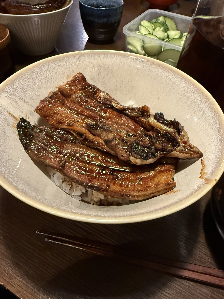 0723Kino's tweet photo. 昨日の土用の丑の日は、豊田市の小渡（おど）地区にある行きつけの『彦平商店』さんの鰻を購入し鰻丼で頂きました😋店主の拘りの食材を料理担当の美人の奥様の料理はどれも絶品で先月の誕生日にお刺身のお造り超絶絶品でした✨彦平商店さん。また、来年も鰻お願いします🤲
#彦平商店
#夢かけ風鈴 https://t.co/QQtKoynCk8