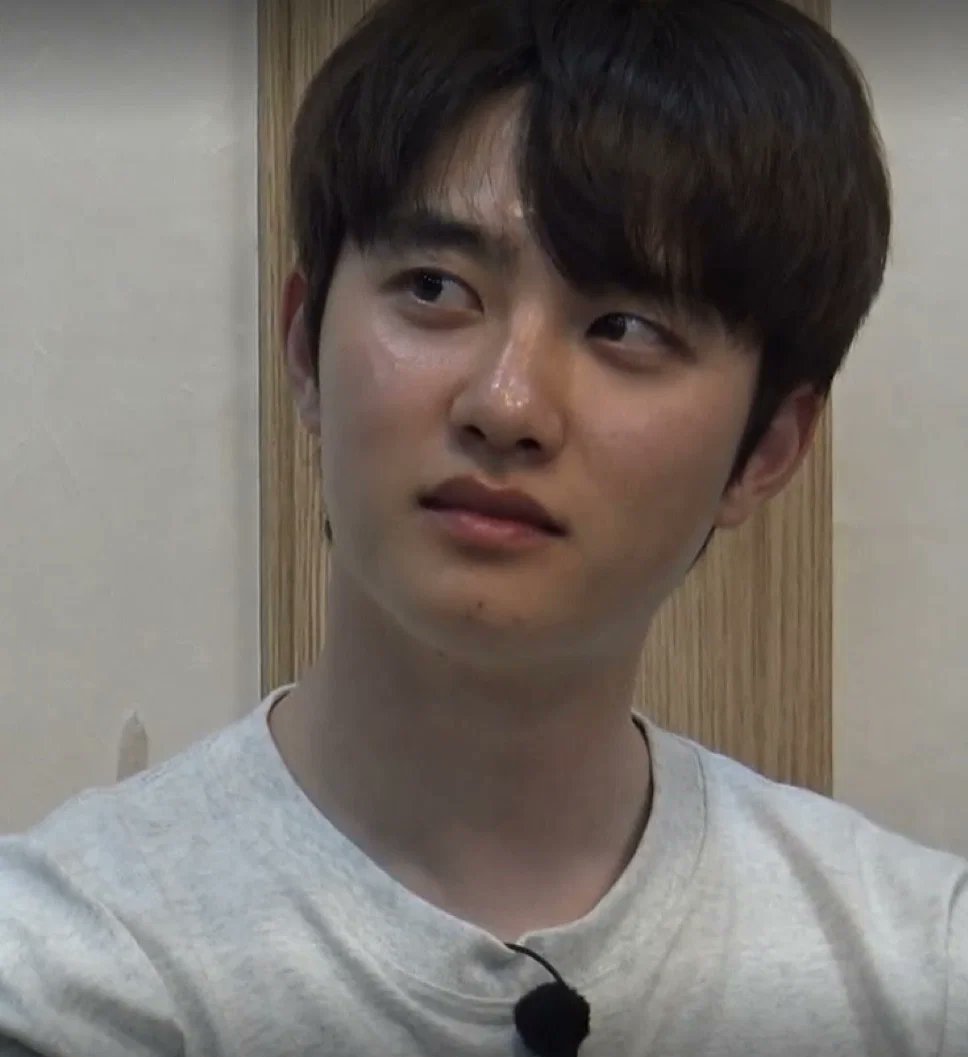 k_popstory's tweet photo. Knetz can't get enough of Doh Kyungsoo's visuals in the final episode of 'Kong Kong Farm Farm'. https://t.co/gc8jkddoqS https://t.co/hXVbfKDnDm