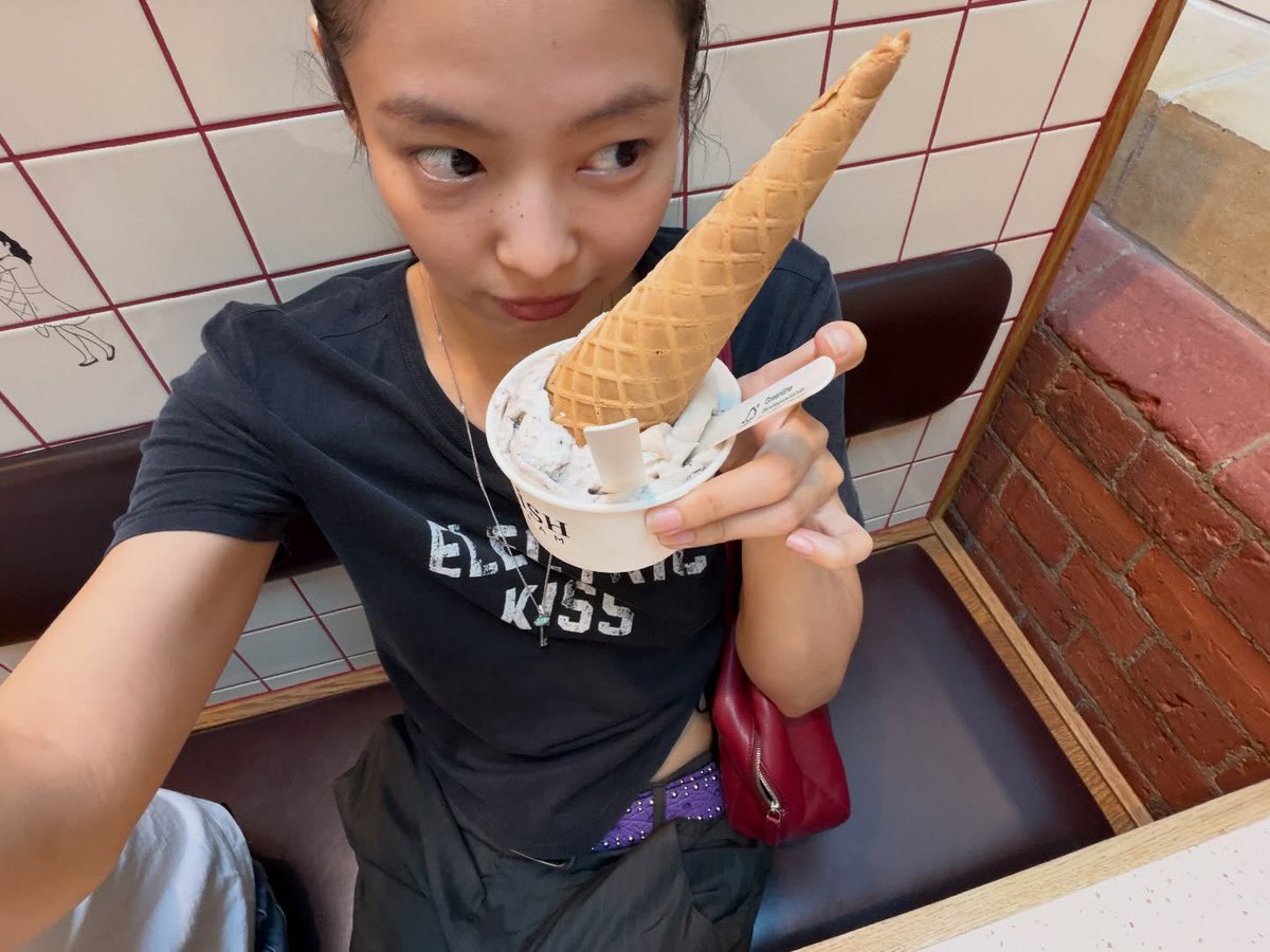 JennieDCGallery's tweet photo. 260726 #JENNIE IG Update

i don't like being bothered on my day off https://t.co/b7HMD1Xczb