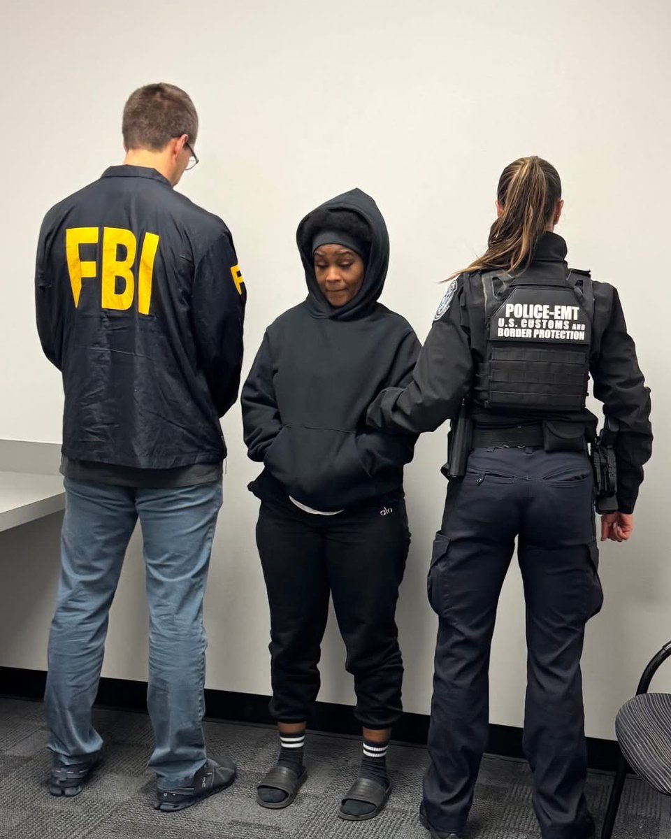 cdrafrica's tweet photo. 🇯🇲🇺🇸 Most Wanted fraud suspect Elaine Angene Escoe has been returned to the United States from Jamaica after being captured by Jamaican authorities. 

She is accused of conspiring to commit wire fraud and money laundering in a scheme that allegedly fraudulently obtained more than $32 million in U.S. COVID-19 relief funds.