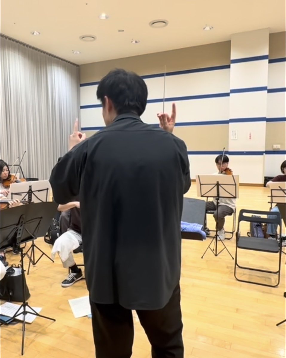 FukCivicOrch's tweet photo. 7/25、パピオ 中2にて是枝先生ご指導のもと弦分奏を実施し、ベートーヴェンの「命名祝日」序曲および交響曲第5番に取り組みました。
別室では、団員による管打楽器分奏を実施いたしました。 https://t.co/Ro7d2x8utW