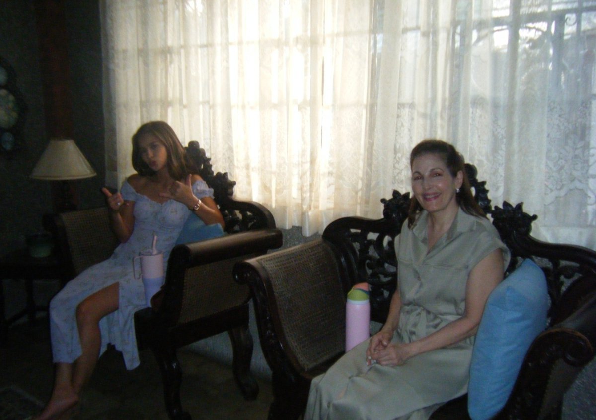 openendingsfilm's tweet photo. Picture picture muna bago gawing maid of honor 
#OpenEndings1111 https://t.co/VgumWZe5Qe