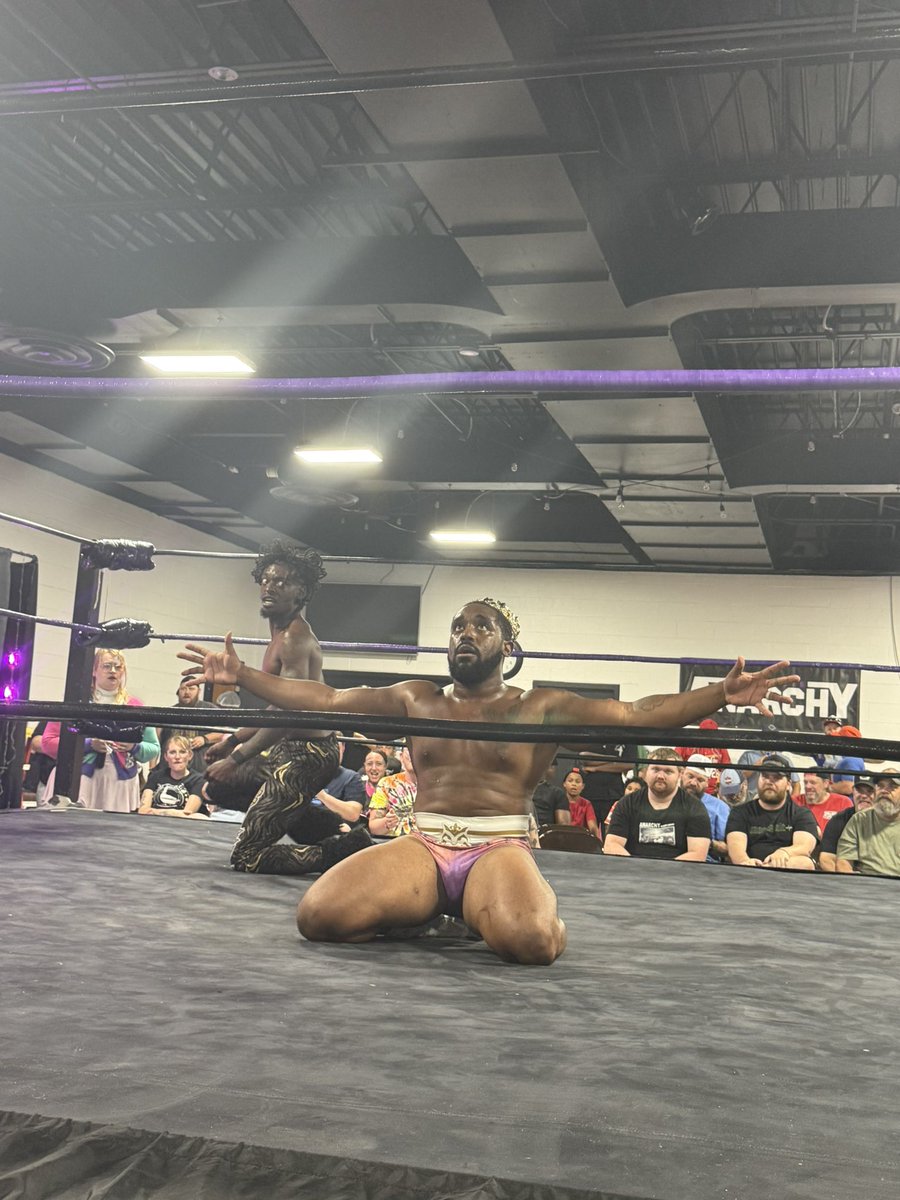 KingNat897's tweet photo. Man oh man anarchy you guys just love making every show feel special because I swear every new show was better then the last idk how it’s possible to continuously do but yall do it yesterday was great I love St. Louis Anarchy can’t wait to see yall next month can’t wait to see what yall have in store for my birthday month show!!!!! Bring on the goods!!!! @stlanarchy