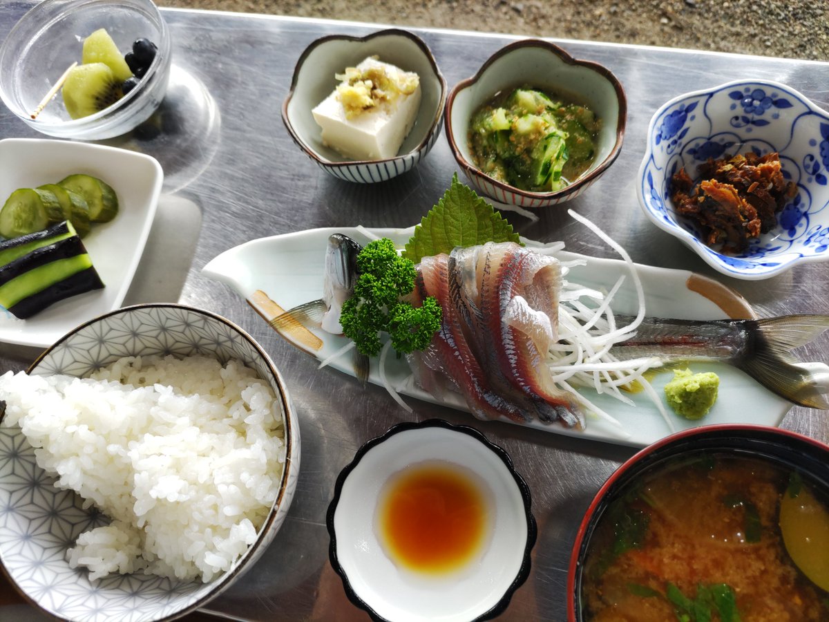 New_Hunterobo's tweet photo. うなぎなう
土用の丑の日質素飯
#超絶ウルトラスペシャルランチ 
鮎の塩焼き、鮎の刺身、鮎こく https://t.co/ttDFKIXkgd