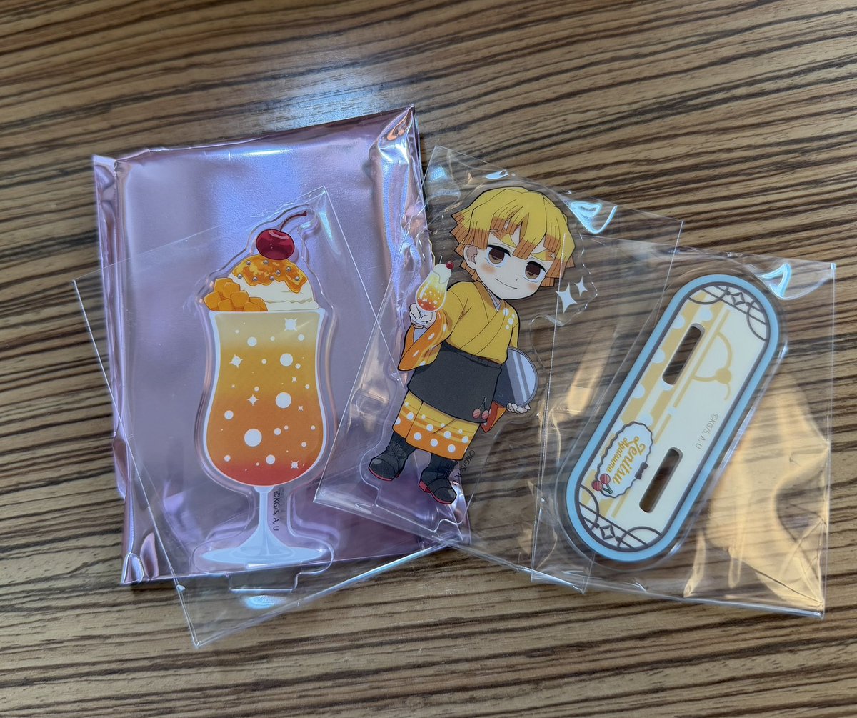 z_agatsu77's tweet photo. ゆいさんと🛸カフェに行ってきた☕️⟡
自名義頑張りました💮ヘッドロックサ
ラダと推しのパフェと煉獄さんのクリー
ムソーダめっちゃ美味しかったしランチ
ョンも自引きできたし幸せでした🥹💛
アクスタは🌊と⚡️で交換しました🍹𓈒𓏸︎︎︎︎
ゆいさん交換してくれてありがとね🌼 https://t.co/EcIgNbQ36s