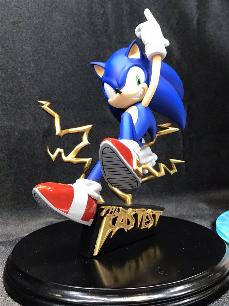 Bulkism_sonic's tweet photo. ちはるいちばさん（@chiharu_ichiba）のソニック。
空中表現・・・なるほど、こういう表現もあるのか🤔という目線もありつつ、COOLさ全開ポージングのソニさんに🤩 https://t.co/60RX1wglu1