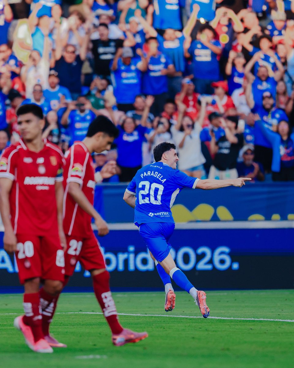 7chuy's tweet photo. Es una gozada ver este Cruz Azul de "mediocampistas" asociativos. 

Llevábamos tres años siendo, quizás, el equipo más atractivo de la Liga MX, pero ahora por fin están cayendo los títulos. https://t.co/TPWJp8c2r4