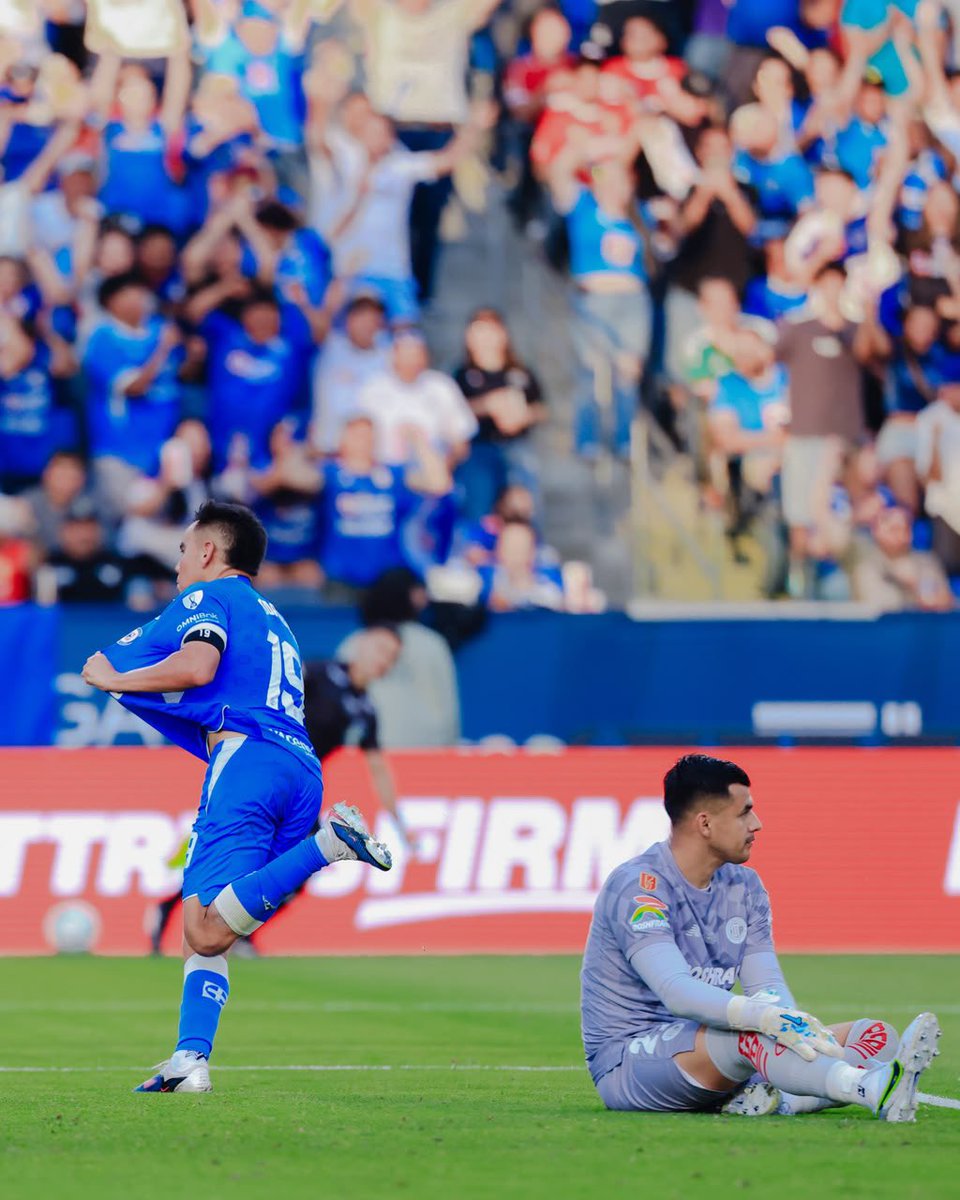 7chuy's tweet photo. Es una gozada ver este Cruz Azul de "mediocampistas" asociativos. 

Llevábamos tres años siendo, quizás, el equipo más atractivo de la Liga MX, pero ahora por fin están cayendo los títulos. https://t.co/TPWJp8c2r4
