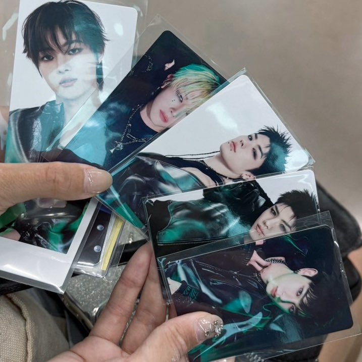 Xm6Vn1's tweet photo. &amp;TEAM BLAZE THE WAY ツアートレカ　交換

【求】 EJ💖
【譲】 🌎EJ MAKI  NICHOLAS HARUA

 #andTEAM  #andTEAM交換  #andTEAM_交換 https://t.co/7OdF3WcQeW
