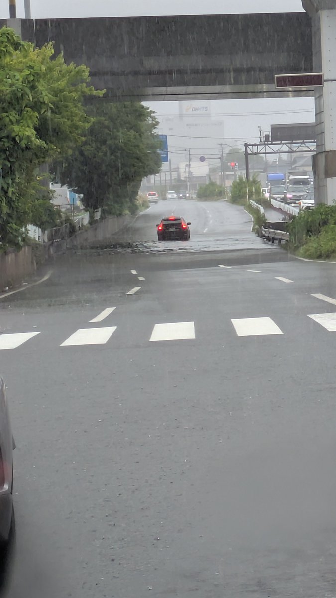 Mi_1582_ss's tweet photo. 栗の木バイパス。冠水してます。 https://t.co/TZXh7FRrHl