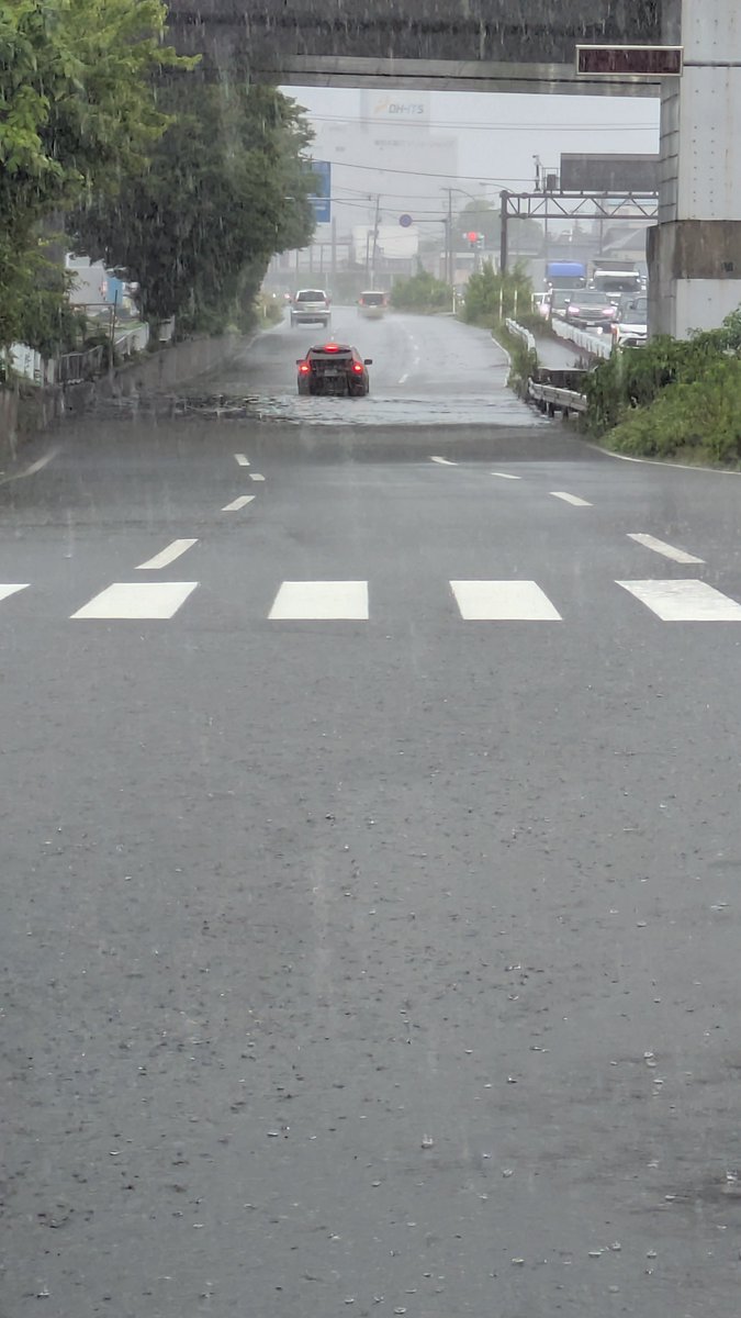 Mi_1582_ss's tweet photo. 栗の木バイパス。冠水してます。 https://t.co/TZXh7FRrHl