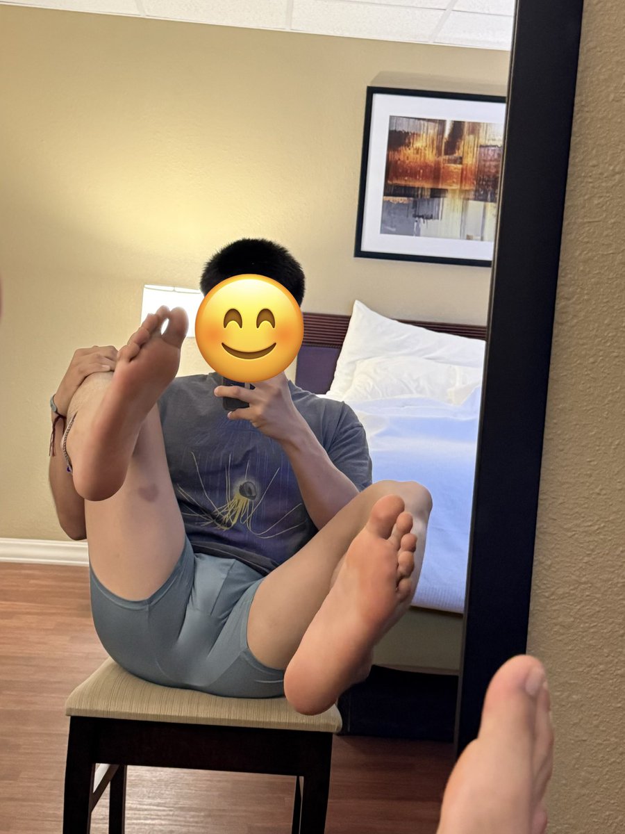 benitos978's tweet photo. Who wanna come take a sniff!!!
#feetfetısh #feetworshi̇p #gayfeet #latino #cashpig https://t.co/KeCunGLUpX