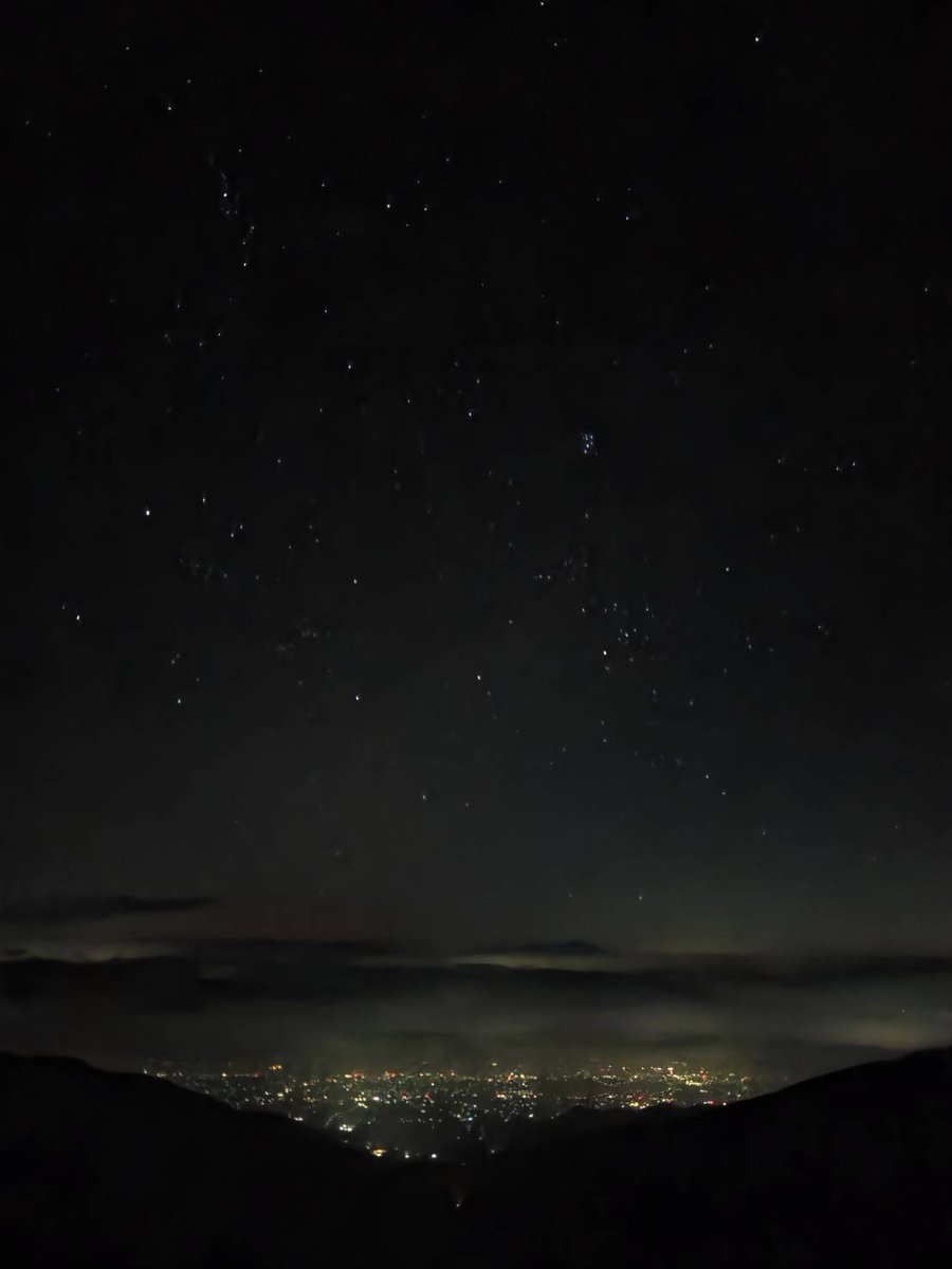 Moriyama_ac's tweet photo. 蝶ヶ岳ヒュッテから望む星空
とっても綺麗でした✨ https://t.co/26HLPOFvGz