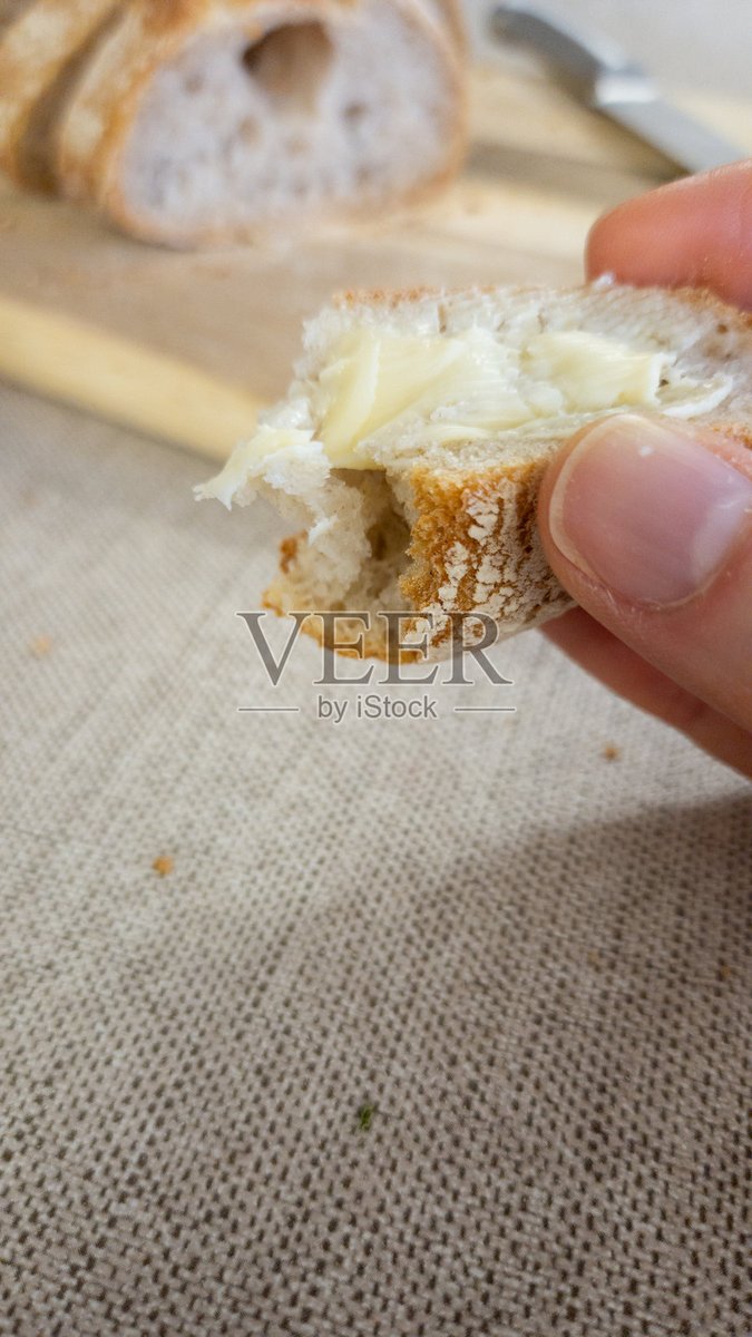 ojyo992861's tweet photo. Just tried a new sourdough baking recipe and it turned out amazing! The crust is crispy, inside is fluffy, and the whole apartment smells like warm, fresh bread. Perfect cozy Sunday win ， https://t.co/llXq4WPbQc