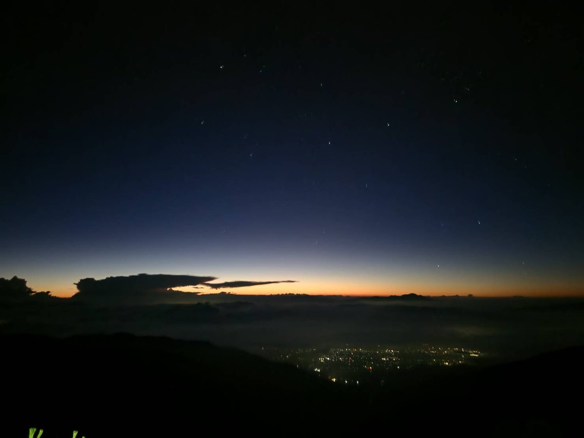 Moriyama_ac's tweet photo. 蝶ヶ岳ヒュッテから望む星空
とっても綺麗でした✨ https://t.co/26HLPOFvGz