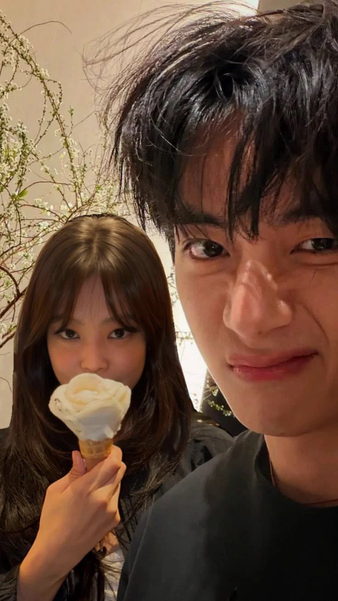 KTHedgy's tweet photo. Lagi pengen es krim katanya. https://t.co/bg4BzjVcea