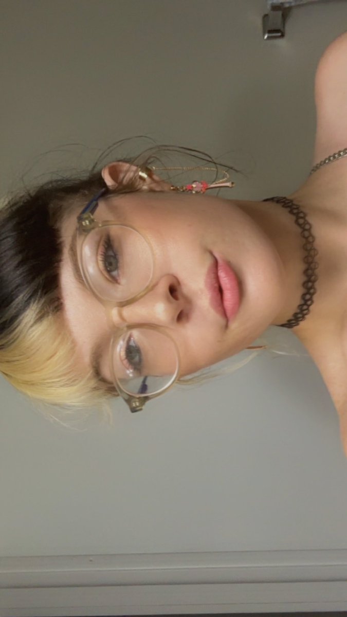 crellaa95's tweet photo. Come follow my OF I’ll put the link in the comments 🥰🥰 https://t.co/IwxV30ty3r