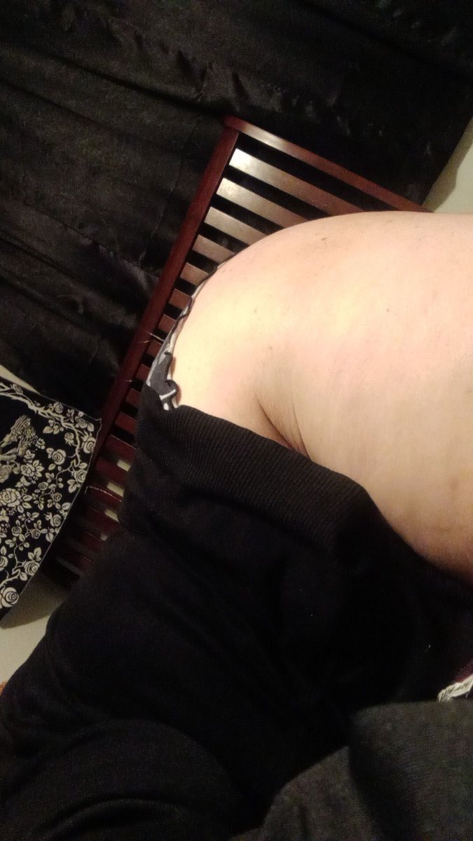 PrettyValll333's tweet photo. waiting to be used by my baby when he gets home🤭 https://t.co/WcXJu8LaC6