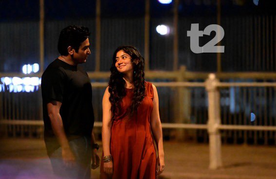 t2telegraph's tweet photo. Saturday night witnessed celebrated filmmaker Mani Ratnam directing actors Vijay Sethupathi and Sai Pallavi for his Tamil untitled romantic drama on the iconic Howrah Bridge. Sethupathi, sans his trademark beard, and Sai Pallavi, dressed in a maroon maxi dress, walked on the bridge for what appeared to be a romantic scene. The film will be shot in Kolkata and its outskirts over the next week or so. 
Pictures: B Halder