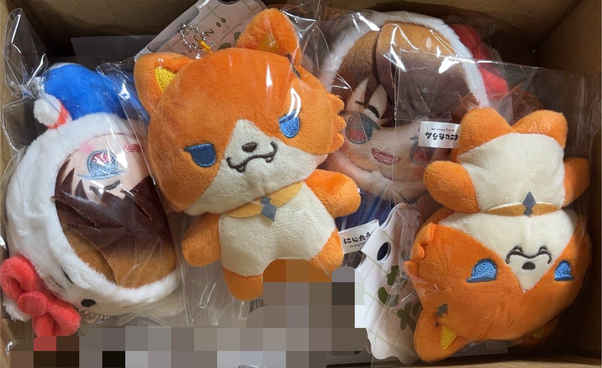 syrb__'s tweet photo. そういえばようやくたうんとコラボぬいちゃんをお迎えしたんですが、届いて箱開けた瞬間📿🍔たうんがどセンター陣取っててた https://t.co/HG0nIINenu