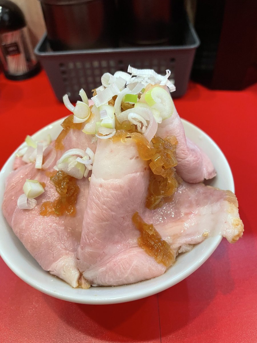 Emma78569758's tweet photo. 船場家@鶴橋
ラーメンワンタントッピング➕チャーシュー丼
ワンタンがとてもジューシーで生姜の風味が効いていておいしい‼️
だんはん！船場家はんはやっぱり美味いでっせ。はよ食べにいかんと　
おいしかったです！
ご馳走様でした‼️ https://t.co/6k9reGFiwZ