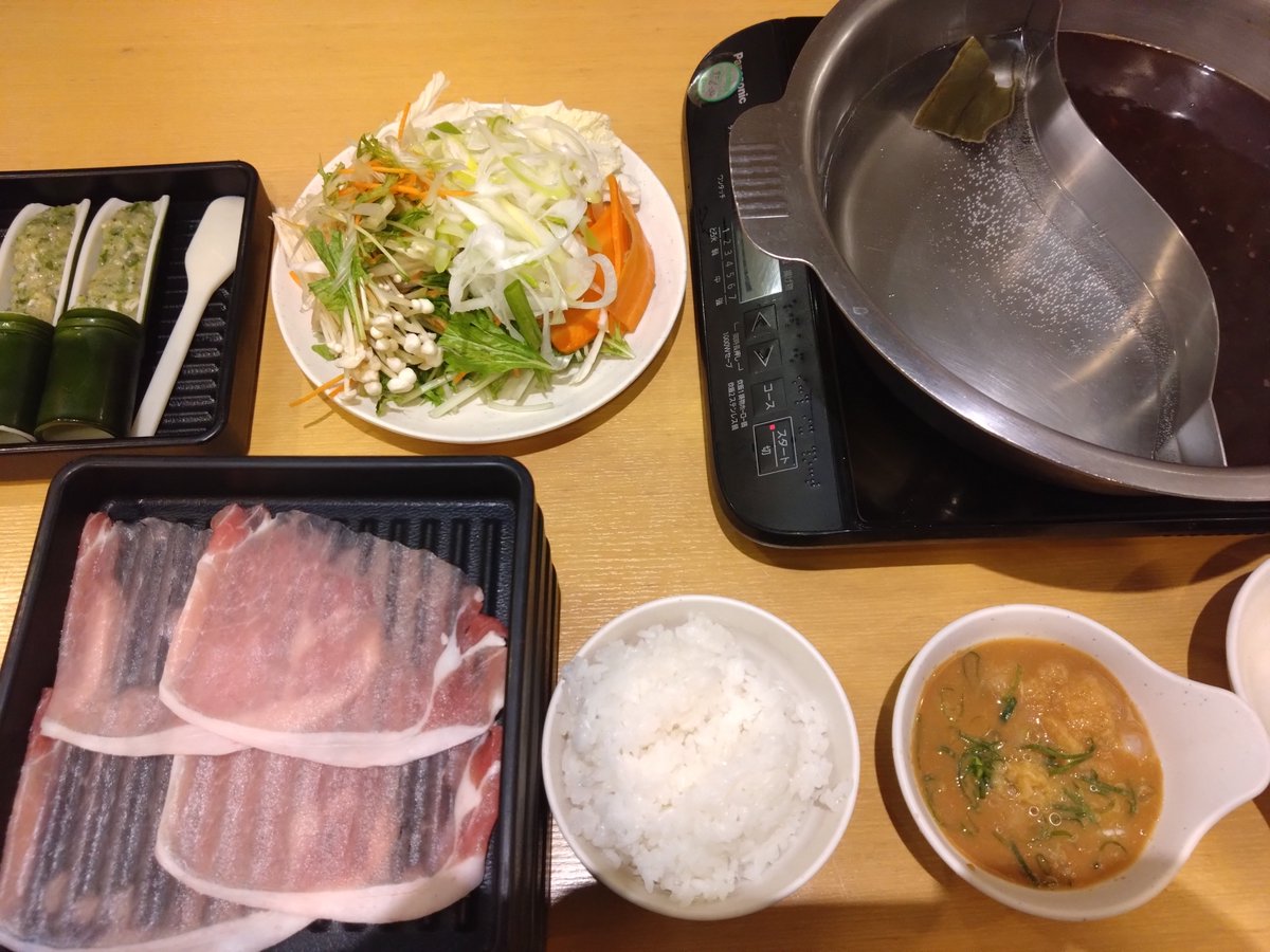 seijyaanother's tweet photo. 今日の昼メシ
しゃぶしゃぶ食べ放題！

いっぱい食べて元気になるぞ！ https://t.co/t78UzuadS9