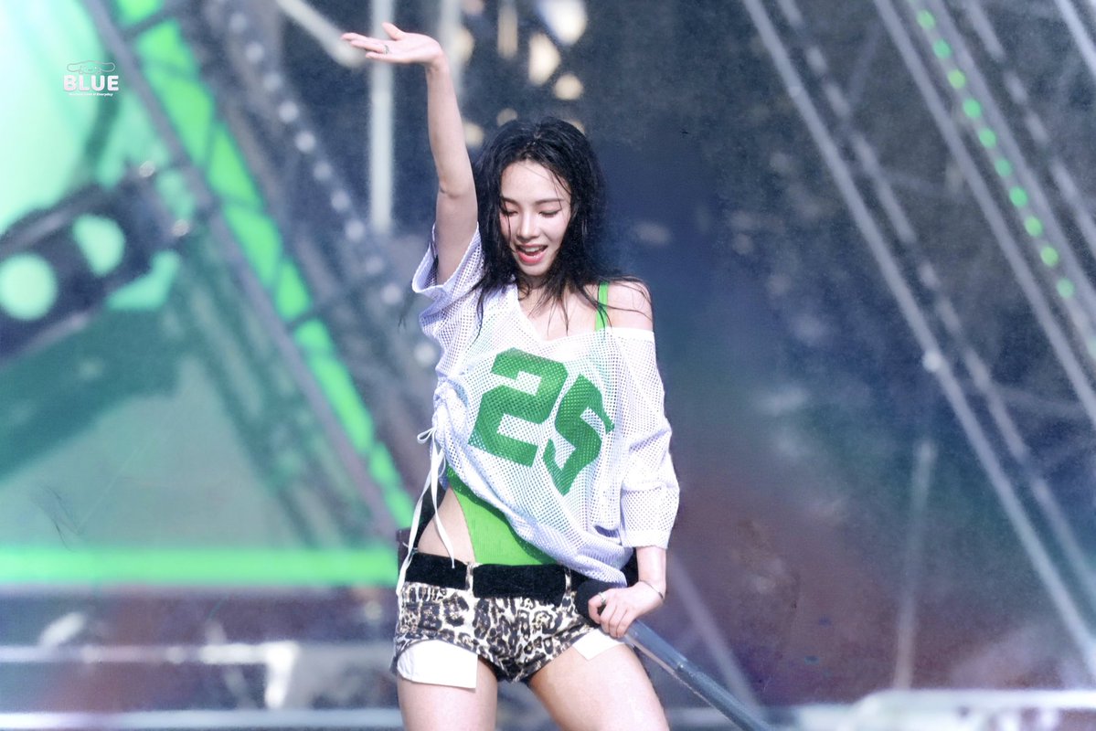 blue_karina_'s tweet photo. 260725 waterbomb

#aespa #에스파 
#Karina #카리나 
#KARINAxWATERBOMB2026 https://t.co/OUwpLYBP49