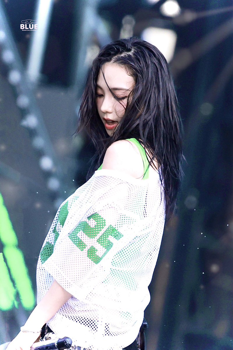 blue_karina_'s tweet photo. 260725 waterbomb

#aespa #에스파 
#Karina #카리나 
#KARINAxWATERBOMB2026 https://t.co/OUwpLYBP49