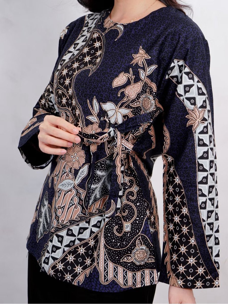 glimmeurs's tweet photo. Edisi menemukan blouse batik yang ternyata cakep banget! 🎀✨
Bisa banget dipake buat ngantor, ngampus, kondangan, sampai hangout🌷 https://t.co/FNlNlw5dTl
