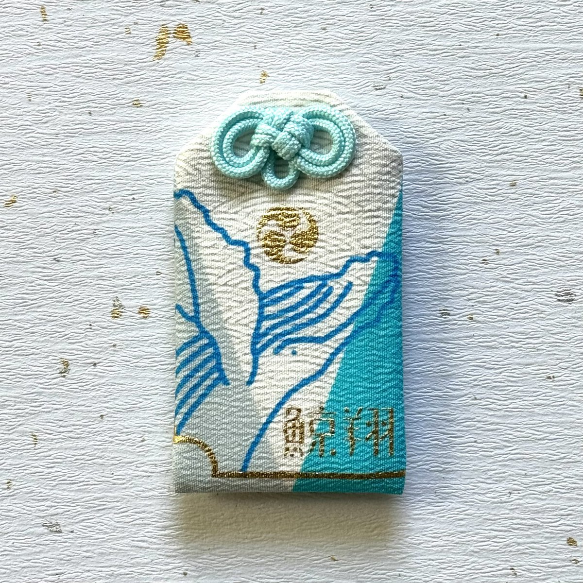aratahitom's tweet photo. 昨年、たくさんのご利益をいただいた東京都北区・瀧野川八幡神社様。
今年もご縁をいただき、令和八年八月限定の 「鯨翔御朱印」 と、3種類のお守り 「背美鯨守」「鯨翔守」 のデザインを奉納させていただきました。
令和8年（2026年）8月1日より頒布開始です。
https://t.co/XnWf6Ctw9b https://t.co/jaaj0fi7pd