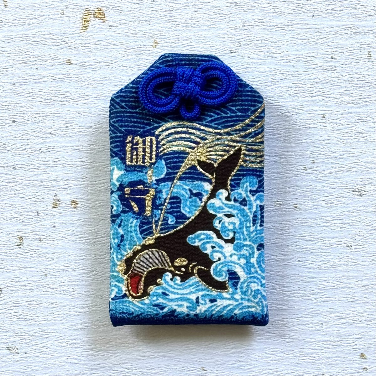 aratahitom's tweet photo. 昨年、たくさんのご利益をいただいた東京都北区・瀧野川八幡神社様。
今年もご縁をいただき、令和八年八月限定の 「鯨翔御朱印」 と、3種類のお守り 「背美鯨守」「鯨翔守」 のデザインを奉納させていただきました。
令和8年（2026年）8月1日より頒布開始です。
https://t.co/XnWf6Ctw9b https://t.co/jaaj0fi7pd