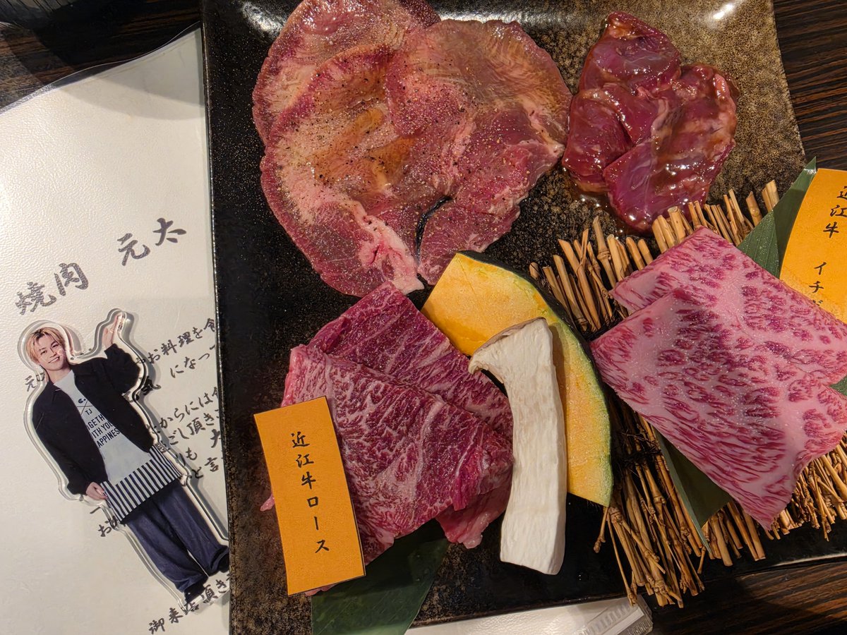 yukatiger8's tweet photo. 2週続けて焼肉！このアクスタと店名がマッチしすぎて元太くんが店長みたい🤭 https://t.co/DuEBhpAVUr