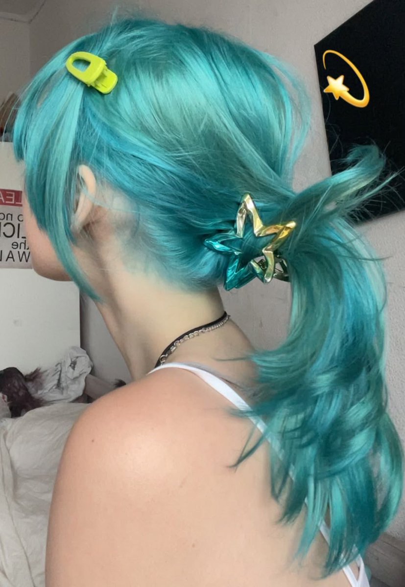 notgsunc's tweet photo. how pinterest sees me🍓:

•me
•character
•hair
•movie https://t.co/JLuyJPehgc
