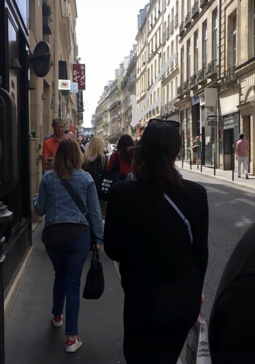 LisaDGGallery0's tweet photo. FANS SPOTTED IN LISA

#LISA @wearelloud https://t.co/6PiorTb2PV
