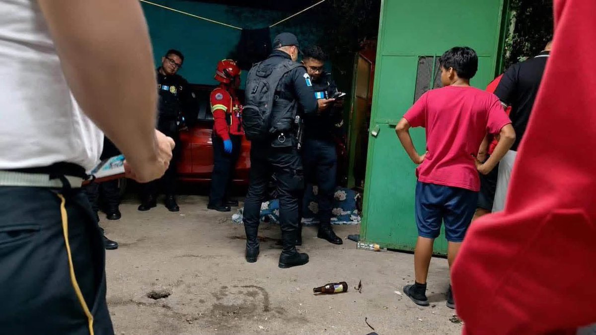 RamonHernande23's tweet photo. #Urgente
MASACRE…En El Rosario de la aldea Boca del Monte, Villa Canales ocurrió una masacre la noche de este sábado al ser asesinadas  7 personas entre ellas una madre e hija que habían contenido para redes sociales 
La Policía Nacional Civil PNC ya se encuentra en el lugar para hacer las investigaciones 
#Violencia #Villacanales