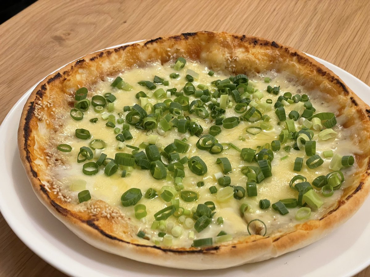 osaan30's tweet photo. ネギ味噌ピザ食べた
メインほぼチーズで味噌は風味くらいだった
美味しかった https://t.co/kIzkl04cFu