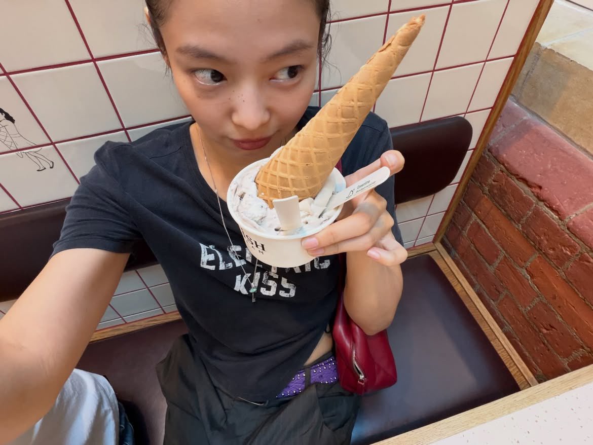 tjruby_'s tweet photo. เจนนี่กับวันเดย์ออฟ girlfriend material มาก โคตรน่ารัก https://t.co/FMobFo8K8P