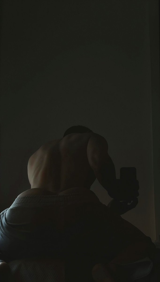 Mateopochs's tweet photo. fotito de poto🫣
rt si quieren más 

#gay #gaypeople #culo #chile #gym https://t.co/JdPJrHuIuZ