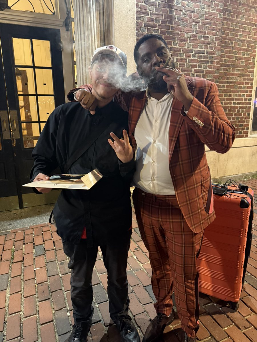 TheRealDudja's tweet photo. What a great night chilling with the homie Ron Funches again. Always a great time gettin to smoke and chill with the homie when he comes to town. #RonFunches #Dudja #Boston #BrosForLife https://t.co/9G8PN2HaDk