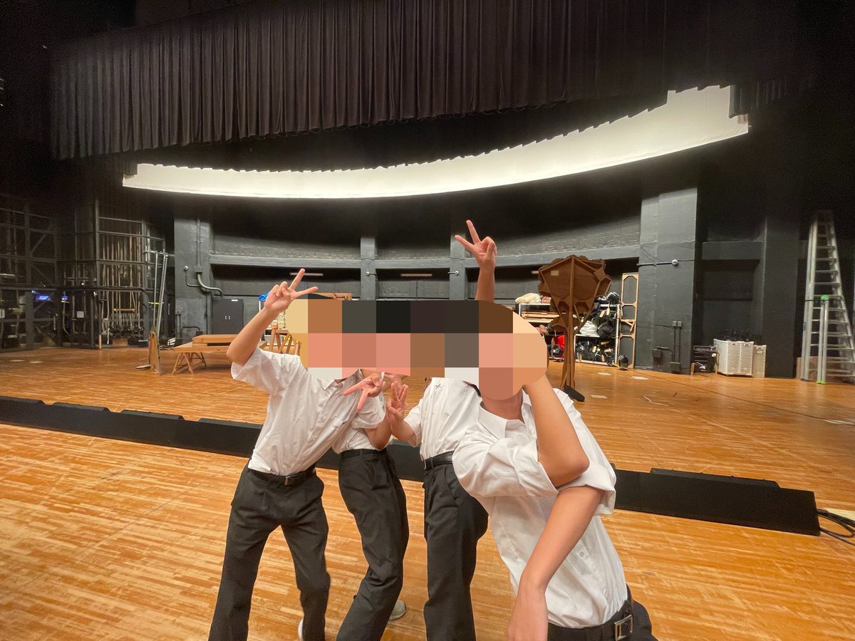 ZK_Drama's tweet photo. 本日は県立青少年センターの舞台技術講習会に参加しました！
舞台のあんなことやこんなことを見せてもらって童心がくすぐられました、画像はイキイキしてる高1たちです https://t.co/jFymJ4tICu