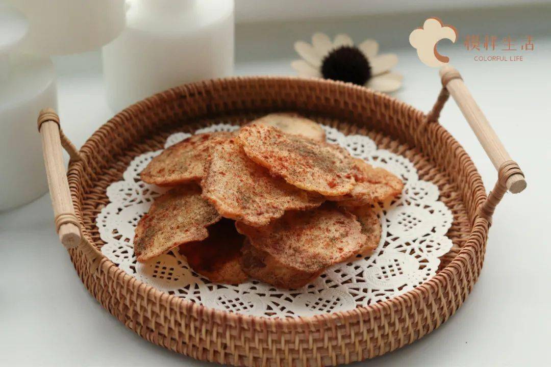 doctor0824's tweet photo. Just popped open a bag of crispy salted egg yolk potato chips and they’re chef’s kiss—sharing the joy, want a crumb https://t.co/xMnPqDoaOt