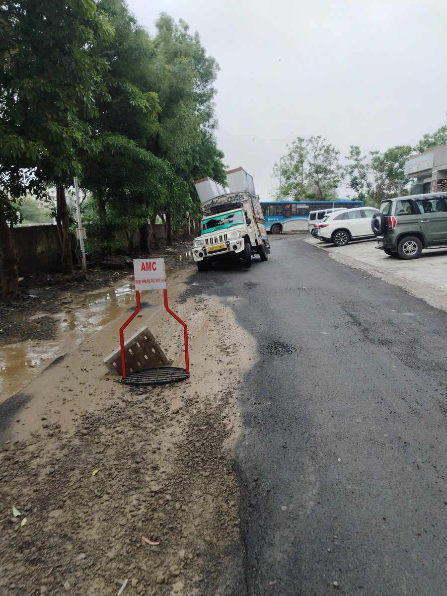 TheVishwasModi's tweet photo. A Bolero's tyre got stuck on a recently constructed road by AMC in Gota, Ahmedabad.

Requesting @AmdavadAMC to inspect this stretch and take immediate corrective action to prevent any untoward incident.

@CMOGuj @InfoGujarat

#Ahmedabad #Gota #RoadSafety #AMC #Infrastructure https://t.co/xOmKMQXdMk