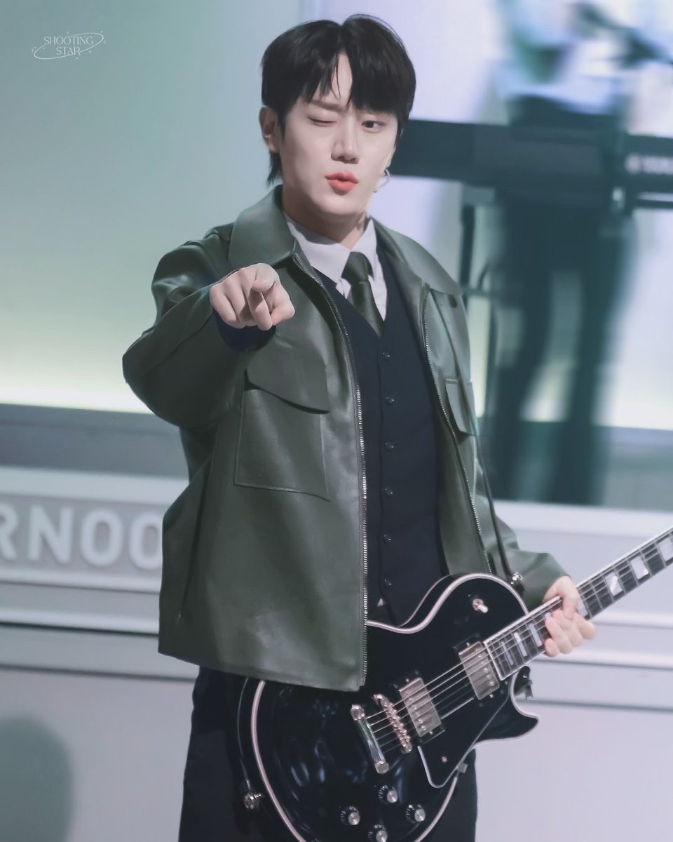 ststarcharl's tweet photo. 260718 6시퇴근 낮공

윤지석 #김찰리

✨육퇴 밴드 4팀✨

육퇴 밴드 기타리스트🎸 ㅈㅣ석오ㅃㅑ
잠실백화점 행사 있어열>_<💛
우리 ㅈㅣ석오ㅃㅕ 많관부~~~~~🙇‍♀️💛💛

📍 예그린씨어터 잠실백화점 어딘가 
⏰ 7/26 18:00 이후 언젠가 https://t.co/Y42up6pxc5