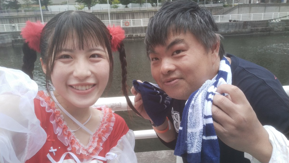 tatg55's tweet photo. 7/26
日本丸メモリアルパーク 屋外メインアリーナ
放水ライブ
めちゃくちゃ楽しかった😊
前いけてはるなちゃんに
バケツから水かけてもらえて
嬉しかった😉😉😉
最高の夏の始まりだね。
#メノニューイヤー
#でぇすきはるな https://t.co/WYe6mQlkea