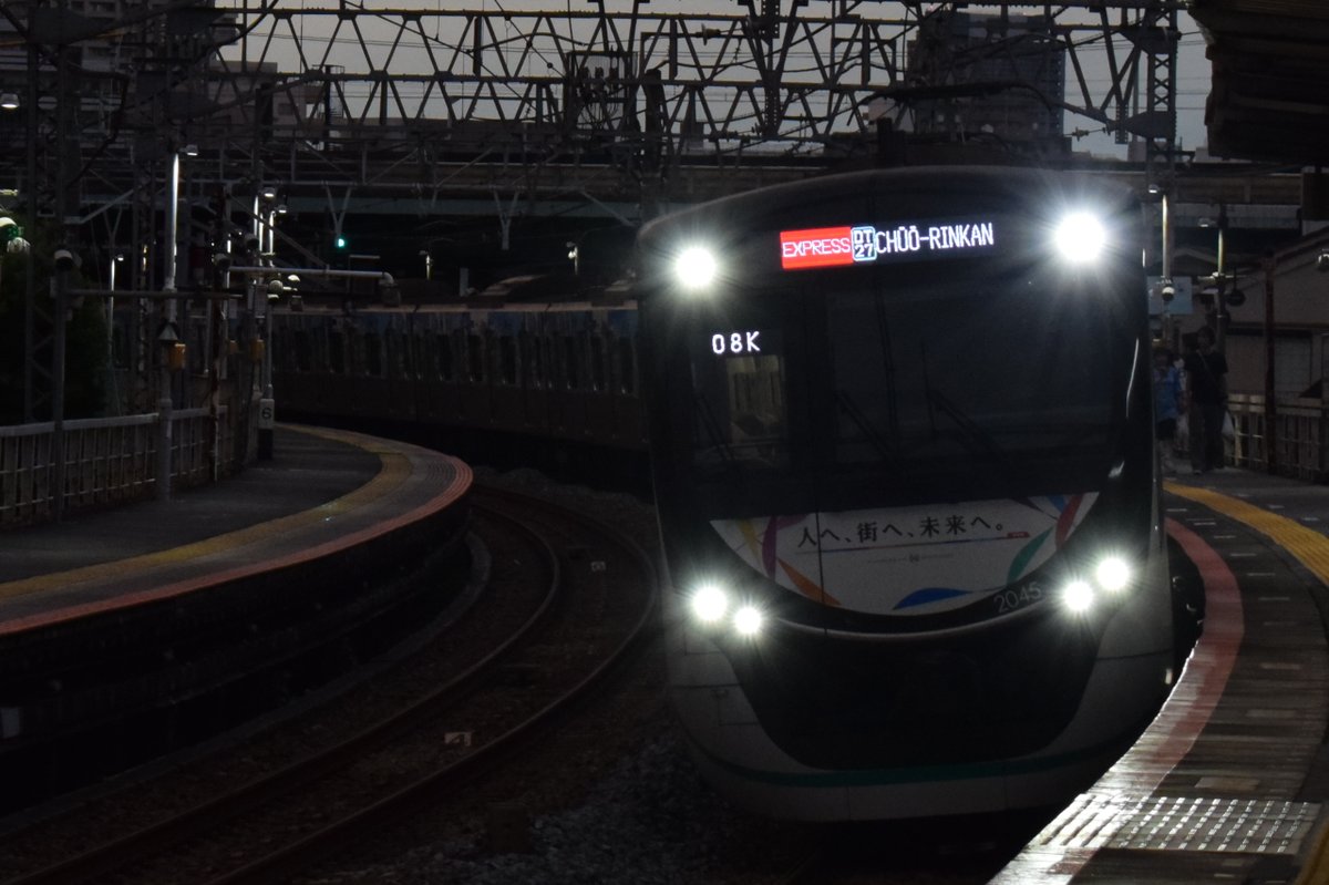 233231_e's tweet photo. #隅田川花火大会 #東急 #東武鉄道 #東急2020系 #Ｎ100系 #東武500系 #鐘ヶ淵駅 #小菅駅
��日の隅田川花火大会を見に行きました！(遠くから)
すごくきれいだった！
初めて鐘ヶ淵で降りたけど意外と見えるもんですね https://t.co/yxWf1Sk4nW