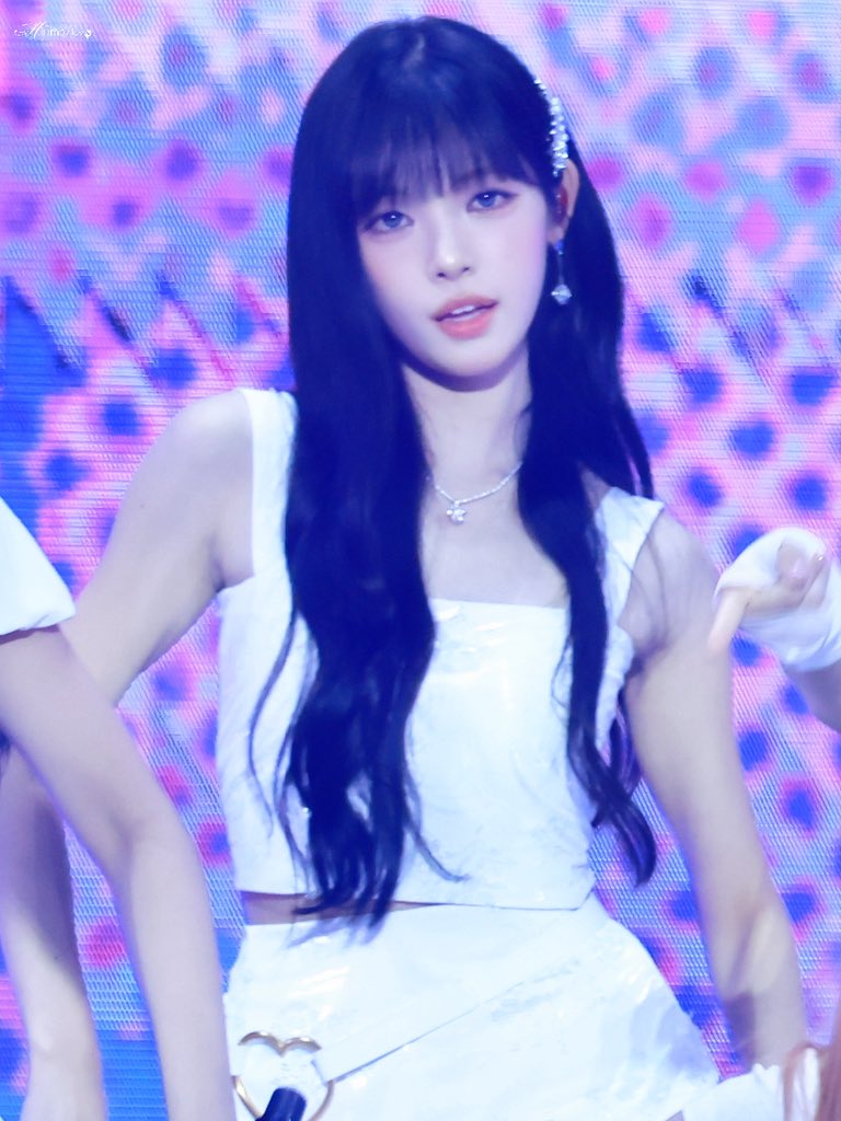 Minmozka's tweet photo. 260725 KMA

#Hearts2Hearts #하츠투하츠 
#YUHA #유하 https://t.co/hOB6wDTXHQ