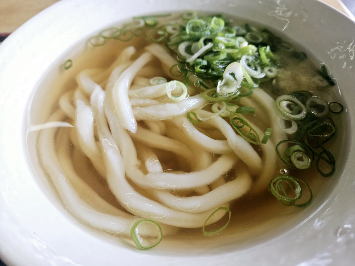mugu215's tweet photo. 東かがわ市　セルフうどん 元匠 東かがわ湊店
かけうどん麺そ小🍜
とり天🐔
冷かけうどん小🍜(友達)
炒飯✨️
カニカマ天🦀
#セルフうどん元匠東かがわ湊店
#ヤグタウン
#讃岐うどん https://t.co/HG9m6K5Ytu