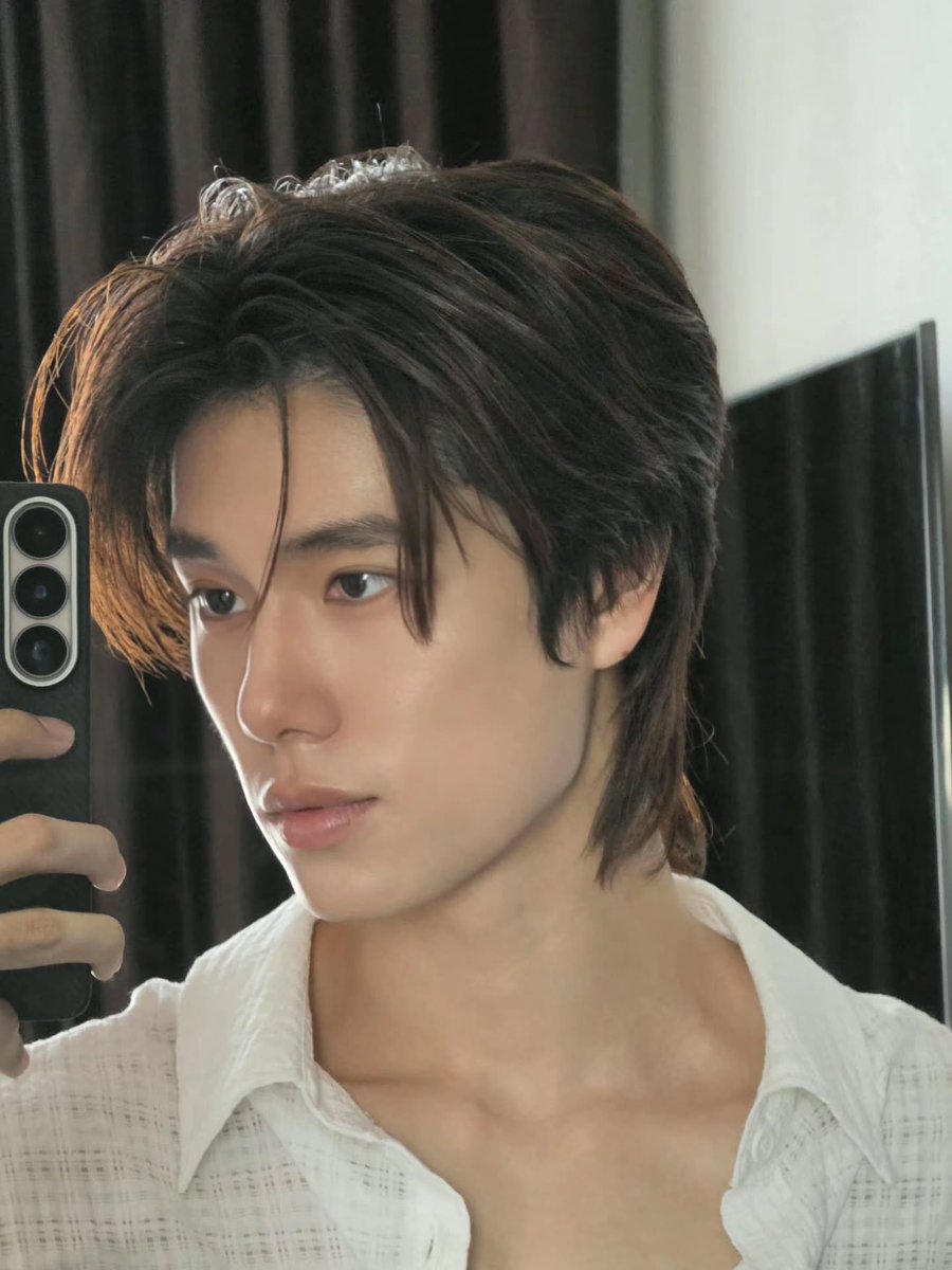 phuyaku's tweet photo. aduh phuwin cantiknya effortlessly banget sih, cantik terus ya phuwin biar banyak yang iri dan tau kalo kamu sebenernya bisa cantik bisa ganteng bisa imut lucu bisa semuanya, liat deh mau gimana pun CANTIK FROM HEAD TO TOE jangan main main yah :Vv😠😏😏😏 https://t.co/I6jKxFXz4T