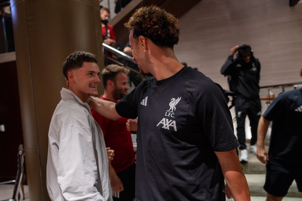 LFC's tweet photo. Look who was waiting for the Reds as they returned to their Chicago base 👀🇩🇪👋 https://t.co/GAvf2cbiAd