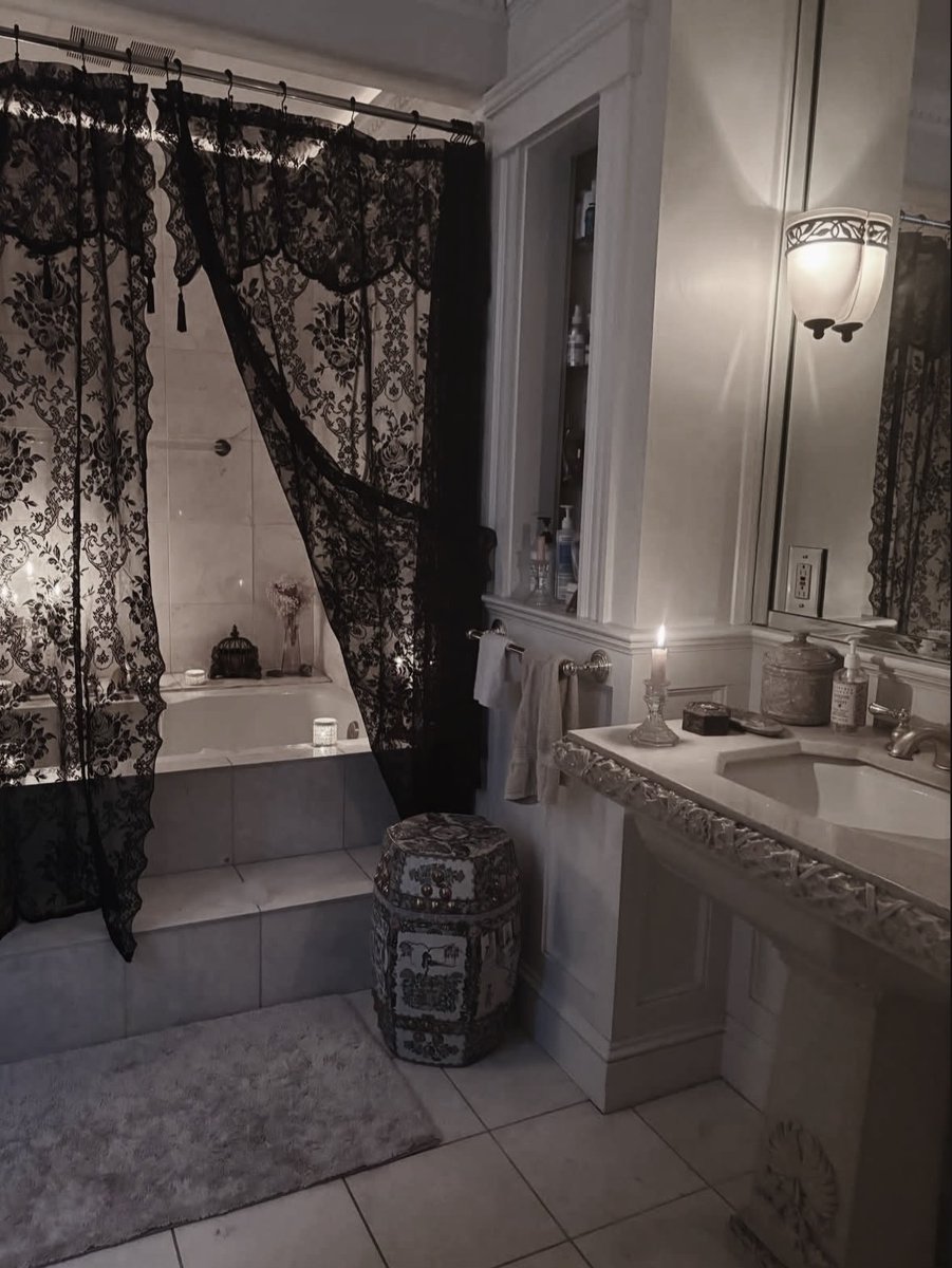 aselviwept's tweet photo. shower playlist!! time to cleanse https://t.co/Y39Zn0ZLtU